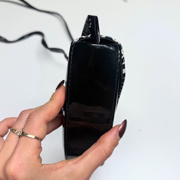 Vintage Black & White Half-Moon Shoulder Bag – Leather Croc Emboss - Made in USA - Picture 14 of 15